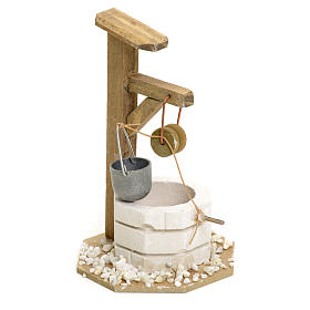 Settings, houses, workshops, wells: Nativity setting, well in plaster with pulley