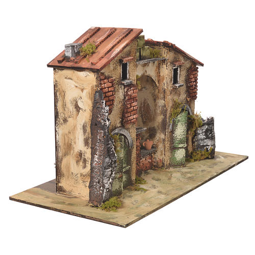 Casolare con fontana e pompa del presepe 32x50x26 cm 2