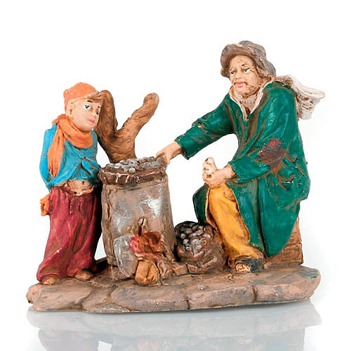 Vendedor de castañas con chico 10 cm 3