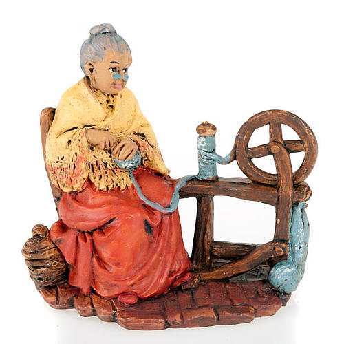 Mujer anciana que hila 13 cm. 1