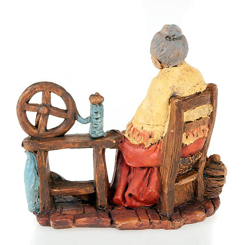 Mujer anciana que hila 13 cm. 2