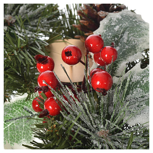 Advent wreath with berries 3
