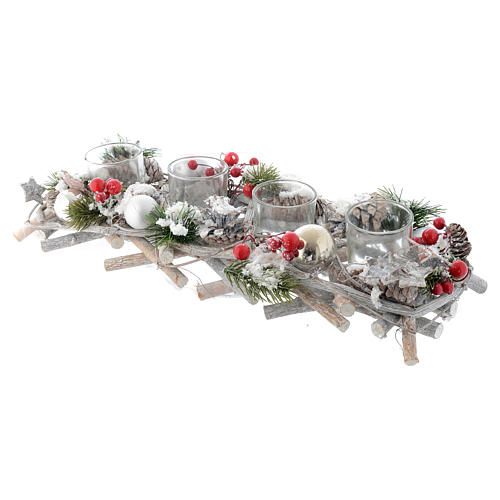 Christmas centrepiece with red berries and 4 glasses 2