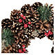 Couronne décorée Noël pommes de pin baies rouges 32 cm s2