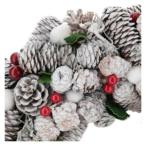 Korona bożonarodzeniowa biała szyszki i ostrokrzew 33 cm 2