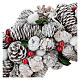 Korona bożonarodzeniowa biała szyszki i ostrokrzew 33 cm s2