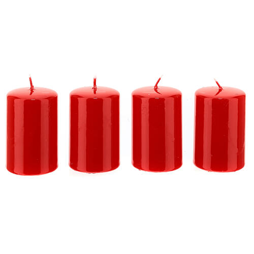 Snowy advent wreath with red berries and red candles 3