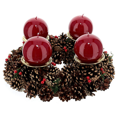 Kit pour l'Avent couronne pommes de pin rogues piques or satiné bougies rouge foncé décorées 1
