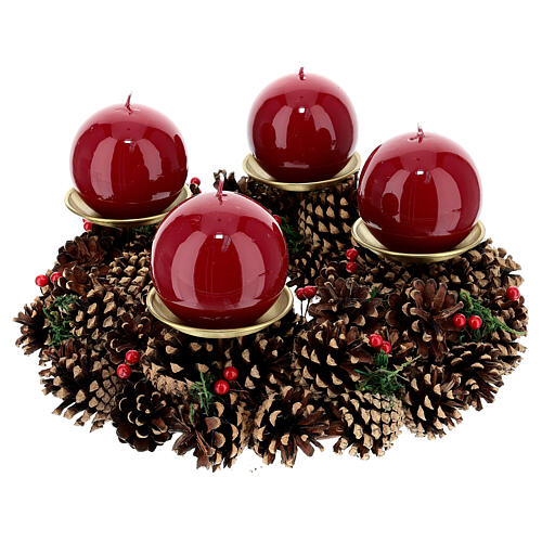 Kit pour l'Avent couronne pommes de pin rogues piques or satiné bougies rouge foncé décorées 7