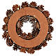 Couronne de Noël diam. 36 cm pommes de pin enneigées et baies s5