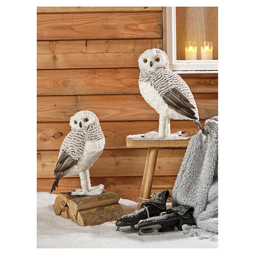 Set dos lechuzas blancas y grises con plumas naturales 50x35x25 cm 2