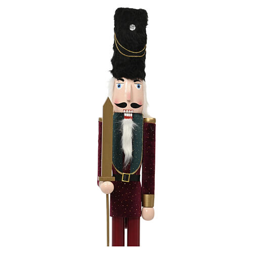 Figura schiaccianoci natalizia in legno di pino con dettagli vellutati rossi 50x10x10 cm 4
