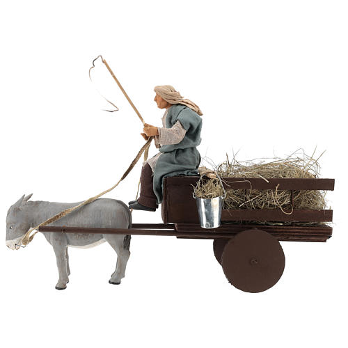Magnífica cena com movimento para o presépio de Natal que representa um fazendeiro conduzindo uma carroça de palha puxada por um burro 1