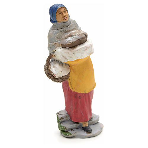 Mujer con pan en la cesta 13 cm. 1