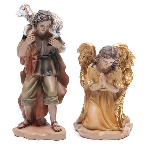 Resin nativity set measuring 21.5cm, 10 figurines 3