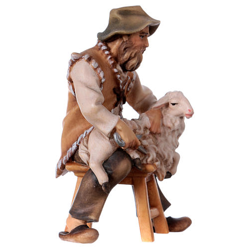 Berger assis tondant un mouton crèche Original en bois peint Val Gardena 12 cm 3