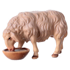 Mouton qui boit dans un bol pour crèche Original bois peint Val Gardena 12 cm