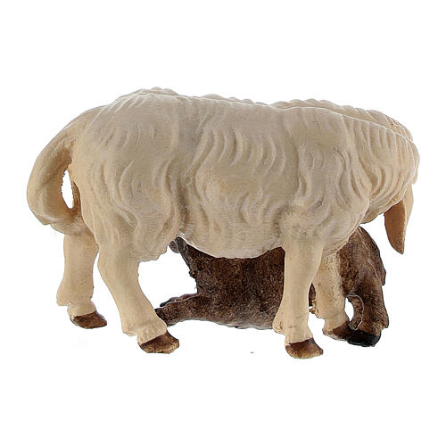 Mouton qui allaite avec agneau crèche Original bois peint Val Gardena 10 cm 2