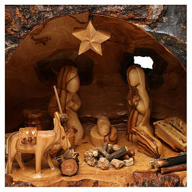 Nativity Family Scene in Olive wood in slanted stable 20x30x20 cm