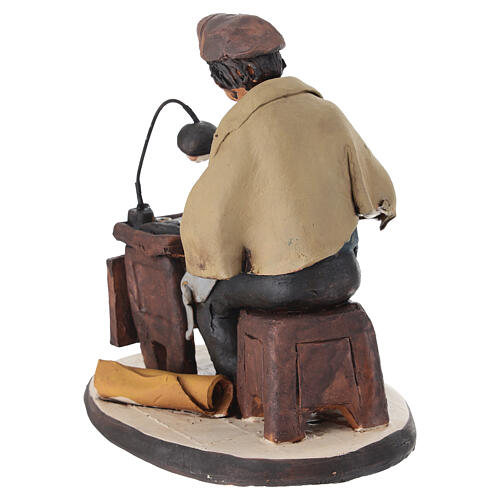 Flickschuster aus handgemalter Terrakotta Krippe 18 cm 4