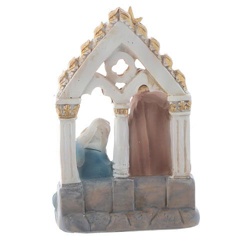 Nativity scene in resin measuring 10.5cm 3