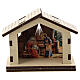 Hütte aus Holz mit Motiv der Heiligen Familie im Hintergrund s1