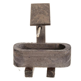 Mini-fontaine en bois crèche