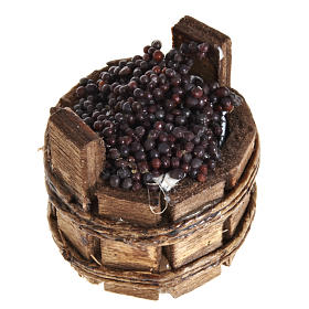 round basket with red grapes