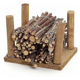 Holzstapel mit Zweigen für Selber-Bauen-Krippe