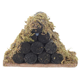 Moos, Stroh und Bäume für Krippe: Holzstapel mit Moos für Selber-Bauen-Krippen