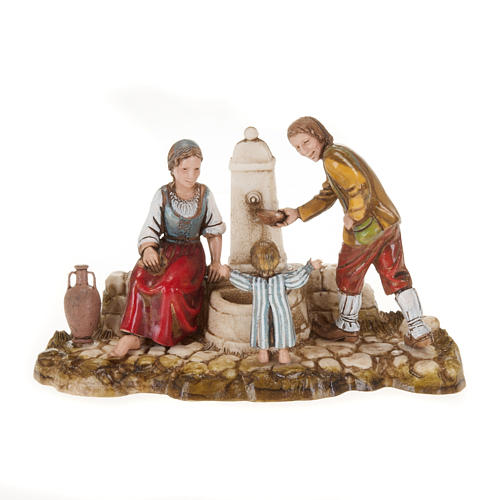 Familie mit Brunnen 10cm Krippe Moranduzzo 1