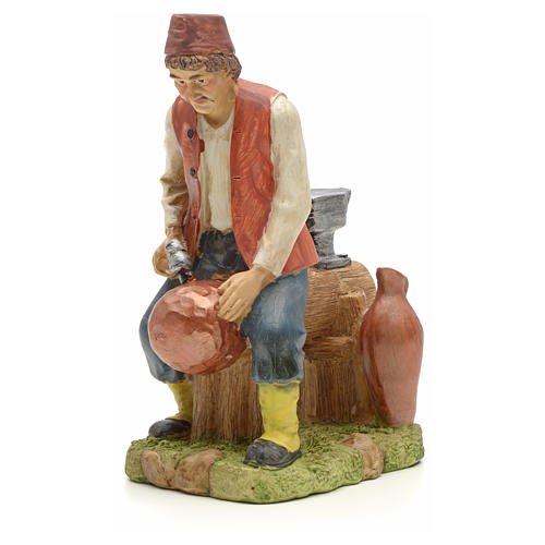 Man making pans figurine in resin for nativities of 20cm 1