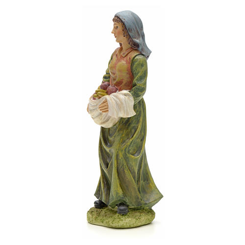 Woman with fruit basket figurine in resin for nativities of 20cm 2