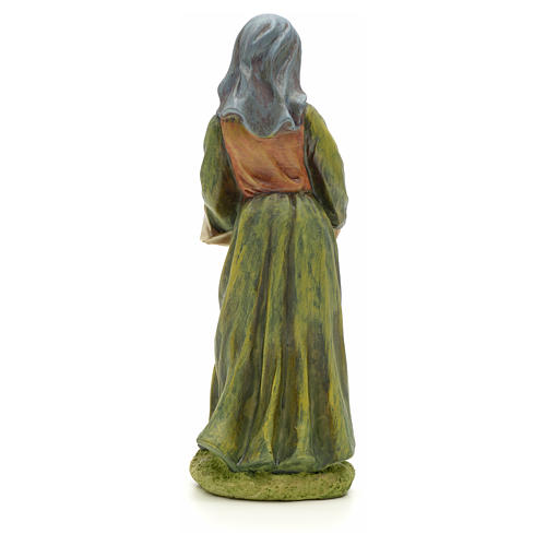 Woman with fruit basket figurine in resin for nativities of 20cm 3