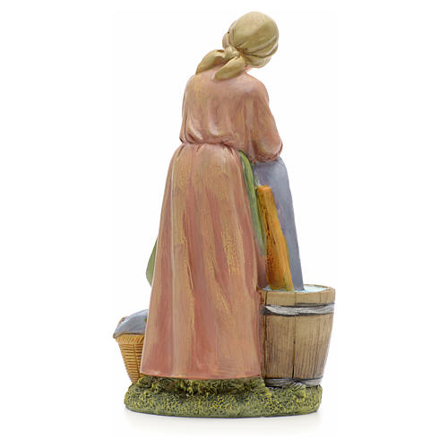 Woman washing clothes figurine in resin for nativities of 21cm 3