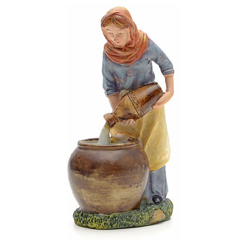 Woman pouring water figurine in resin for nativities of 21cm 1
