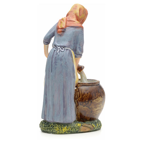 Woman pouring water figurine in resin for nativities of 21cm 3