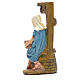 Woman sitting on well figurine in resin for nativities of 21cm s3