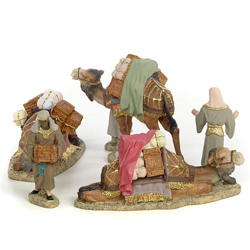Tres Reyes Magos y camellos 12 cm pasta de madera dec. fina 2
