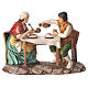 Grupo homem e mulher na mesa presépio Moranduzzo com figuras de altura média 10 cm s1