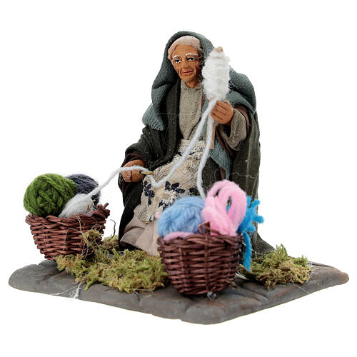 Woman spinning 10 cm for nativity scene 2