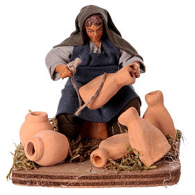 Neapolitan Nativity figurine, man repairing amphorae, 10 cm