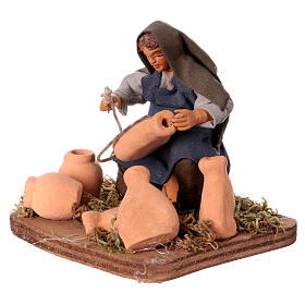 Neapolitan Nativity figurine, man repairing amphorae, 10 cm