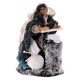 Szopka neapolitańska: Kobieta robiąca zaczyn 8 cm szopka z Neapolu