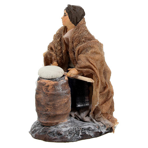 Neapolitan Nativity figurine, woman kneading dough, 8 cm 2