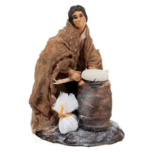 Neapolitan Nativity figurine, woman kneading dough, 8 cm 3