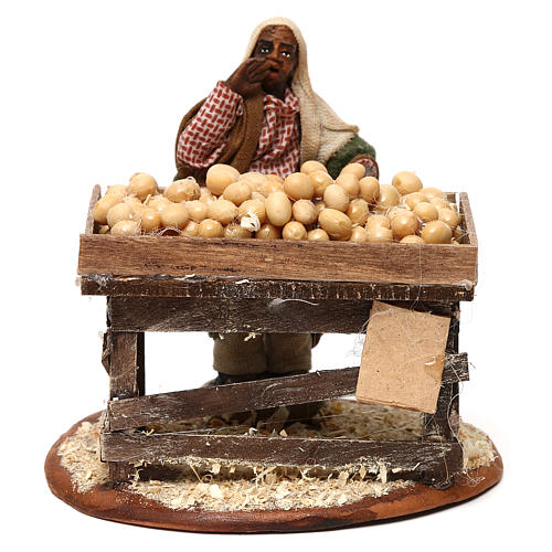 Sprzedawca ze stoiskiem z jajkami 10 cm szopka z Neapolu 1
