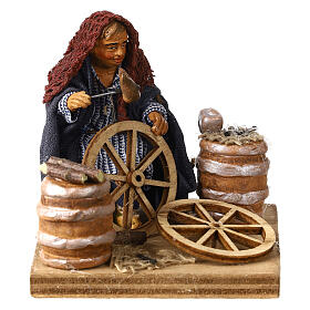 Man fixing wheels 10cm neapolitan Nativity