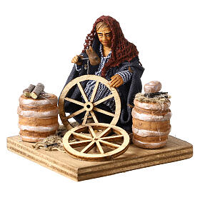 Man fixing wheels 10cm neapolitan Nativity