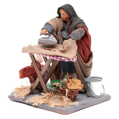 Woman ironing 10cm, Neapolitan Nativity figurine 2